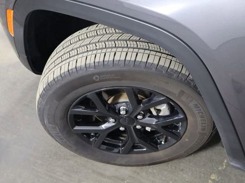Used 2024 Jeep Grand Cherokee Altitude RWD image 44