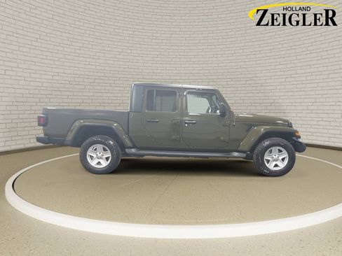 Used 2022 Jeep Gladiator Sport image 4