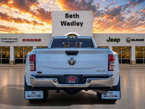 Used 2024 RAM 3500 Tradesman w/ Chrome Appearance Group AWD/4WD image 6