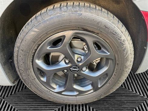 Used 2021 Chrysler Pacifica Limited w/ Uconnect Theater Family Group image 35