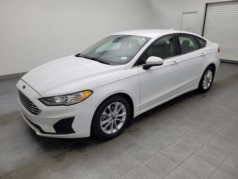 Used 2020 Ford Fusion SE image 2
