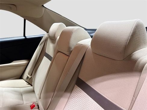 Used 2014 Toyota Camry XLE image 23