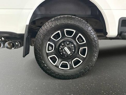 Used 2025 Ford F250 Platinum AWD/4WD image 17