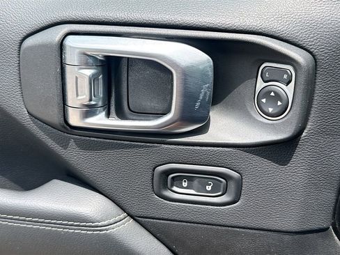 Used 2022 Jeep Wrangler Unlimited Sahara w/ Cold Weather Group AWD/4WD image 19