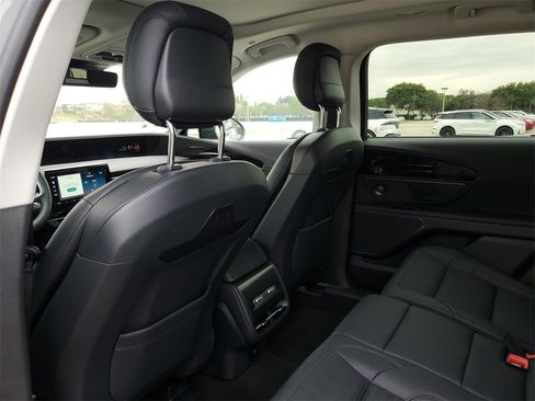 New 2026 Lincoln Nautilus Reserve image 9