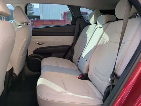 Certified 2025 Hyundai Tucson SE image 13