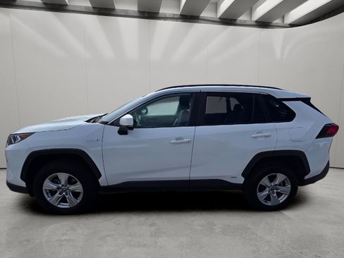 Used 2021 Toyota RAV4 XLE w/ Convenience Package image 6