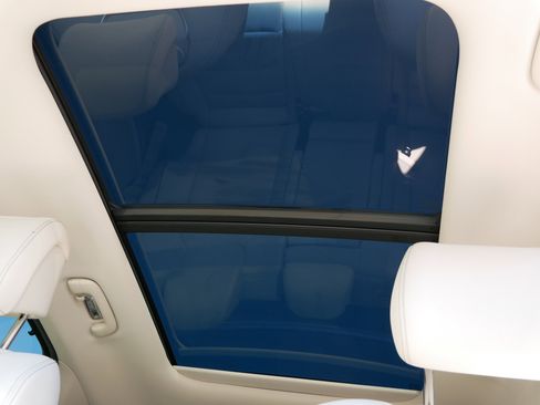 Used 2022 Genesis GV70 2.5T w/ Advanced Package image 31