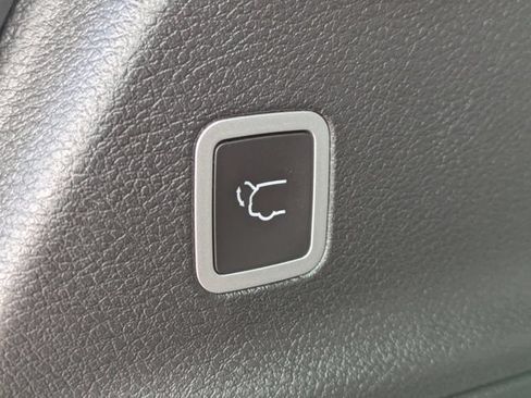 Certified 2025 Chrysler Pacifica Select FWD image 10