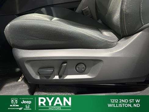 Used 2025 Nissan Rogue SV AWD/4WD image 36