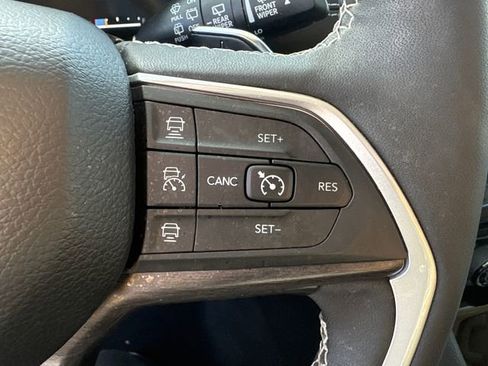 Used 2024 Jeep Grand Cherokee Limited AWD/4WD image 22