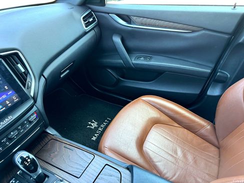 Used 2017 Maserati Ghibli RWD image 38