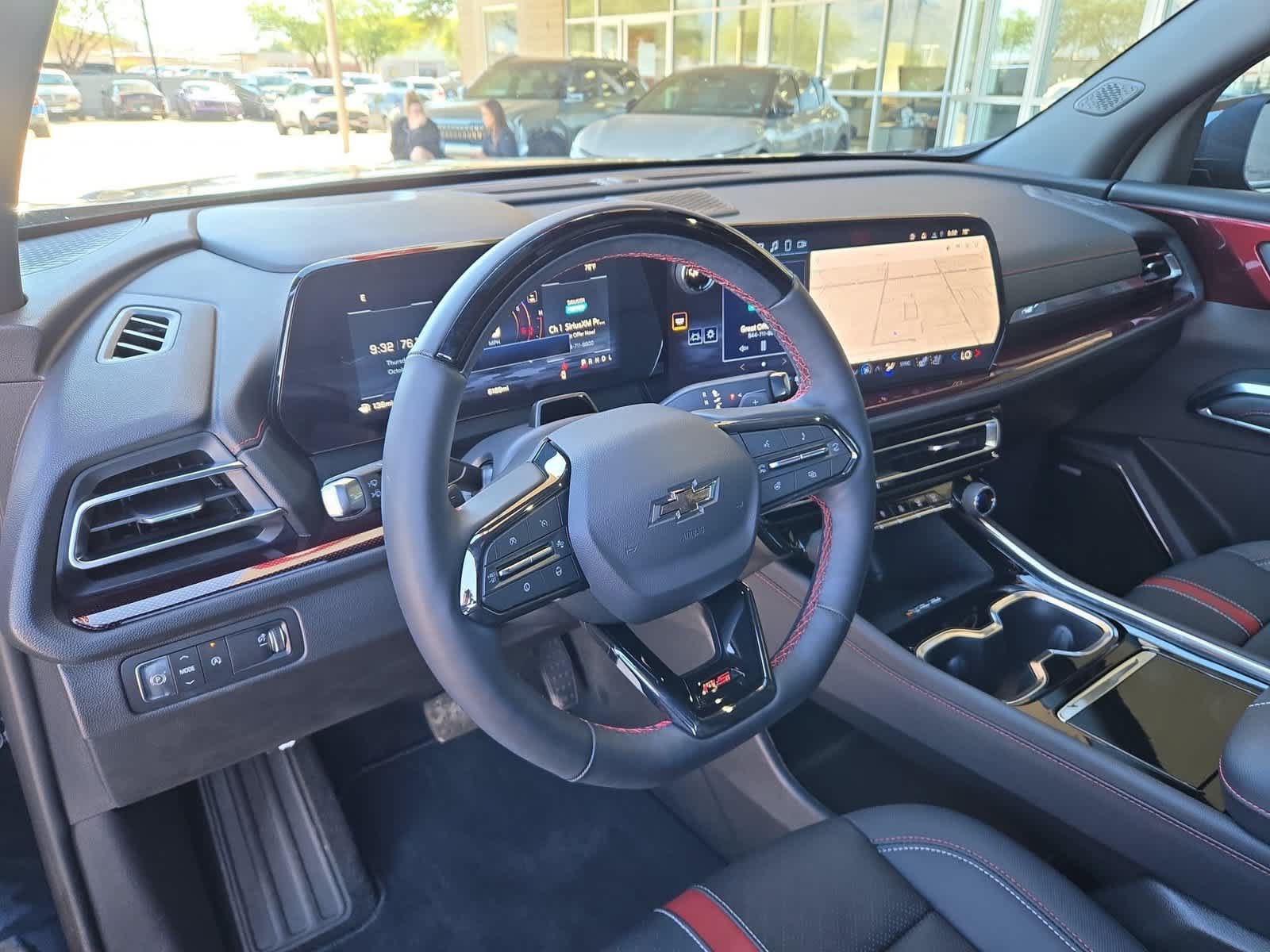 Used 2026 Chevrolet Traverse RS FWD image 10