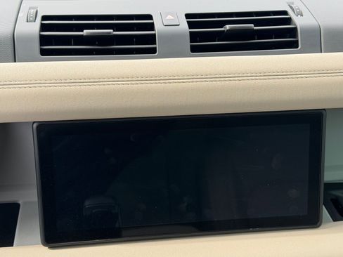 Used 2020 Land Rover Defender 110 SE image 7