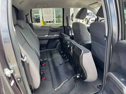 Used 2022 Toyota Tacoma SR5 AWD/4WD image 29