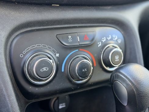 Used 2014 Dodge Dart SXT image 11