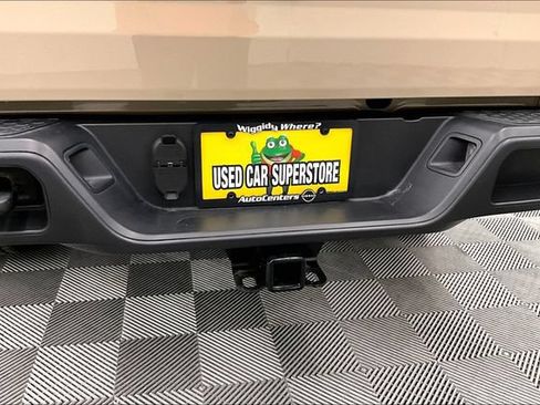 Used 2022 Jeep Gladiator Sport AWD/4WD image 9
