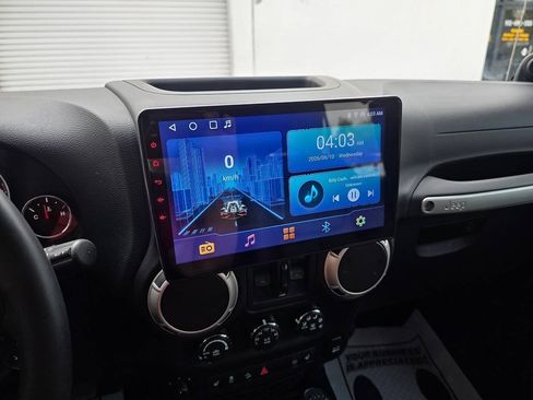 Used 2014 Jeep Wrangler Unlimited Sahara w/ Connectivity Group AWD/4WD image 18