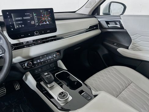 Used 2025 Mitsubishi Outlander SEL image 24