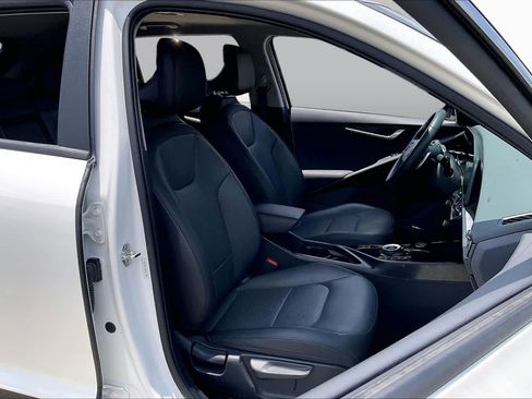 Used 2024 Kia Niro EX FWD image 8