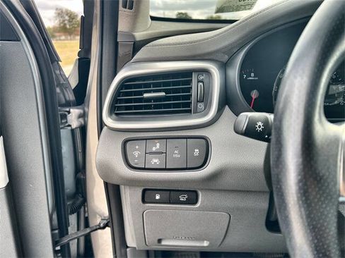 Used 2019 Kia Sorento SX w/ SX Touring Package image 17