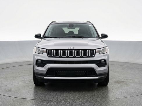 Used 2025 Jeep Compass Limited AWD/4WD image 2