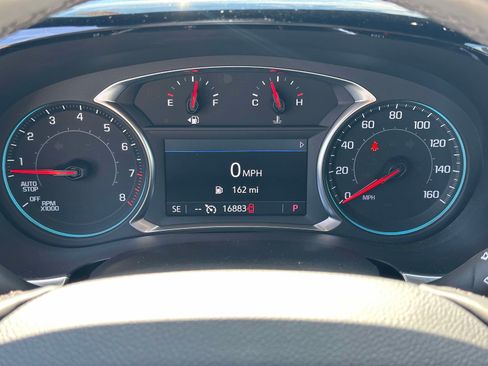 Used 2023 Chevrolet Traverse LT FWD image 24