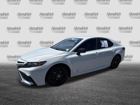 Used 2024 Toyota Camry SE w/ Convenience Package FWD image 5