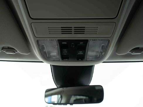 Certified 2025 Honda Odyssey Touring image 18