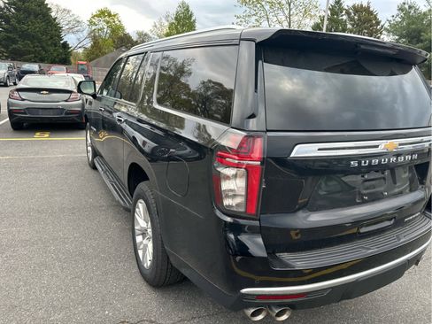 Used 2023 Chevrolet Suburban Premier AWD/4WD image 4