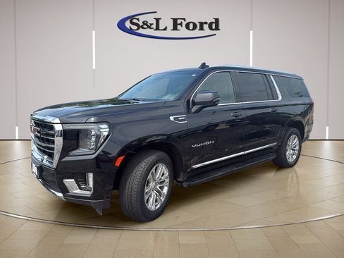 Used 2024 GMC Yukon XL SLT w/ SLT Luxury Package AWD/4WD image 2