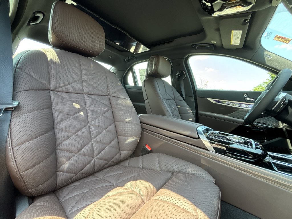 Used 2026 BMW 740i xDrive w/ Premium Package AWD/4WD image 27
