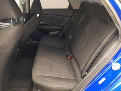 Used 2021 Hyundai Elantra SE FWD image 18