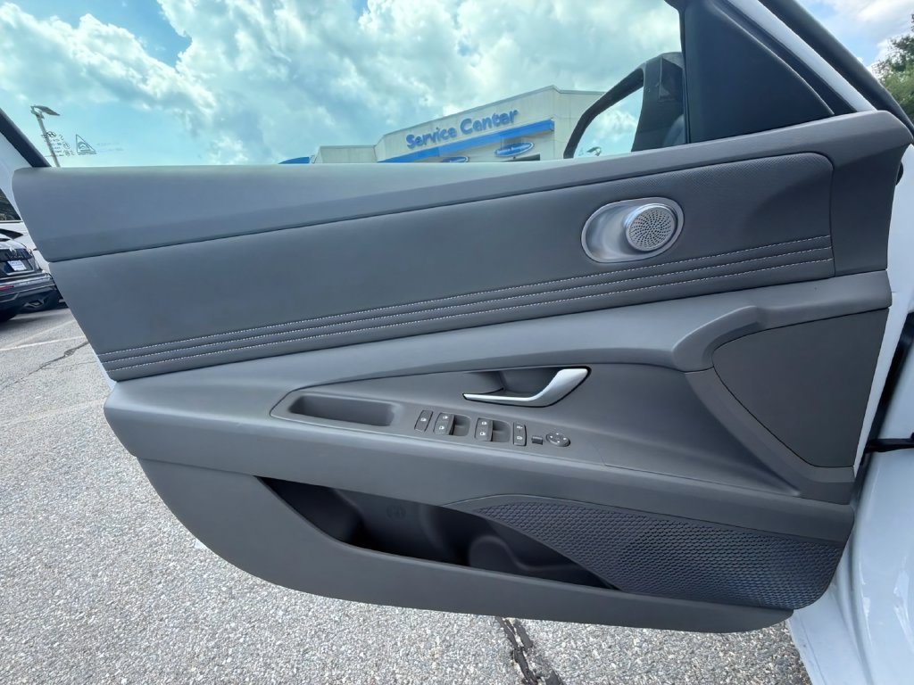 Used 2025 Hyundai Elantra Sport FWD image 24