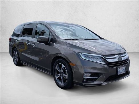 Used 2019 Honda Odyssey Touring image 3