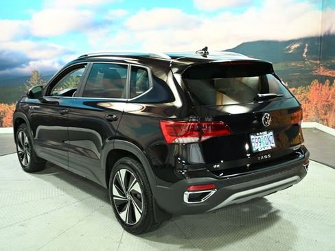 Used 2024 Volkswagen Taos SE image 6