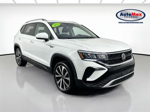 Used 2024 Volkswagen Taos SE image 1