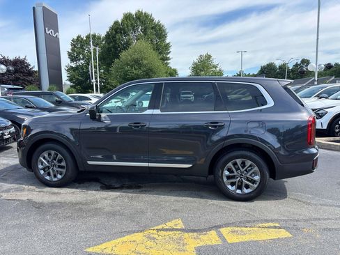 Used 2025 Kia Telluride LX FWD image 2