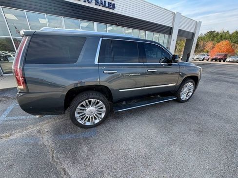 Used 2019 Cadillac Escalade Platinum image 4