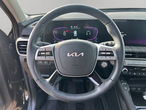 Used 2025 Kia Telluride EX w/ EX Captain's Chair Package image 12