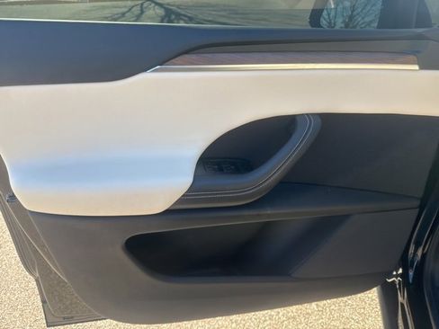 Used 2022 Tesla Model X image 23