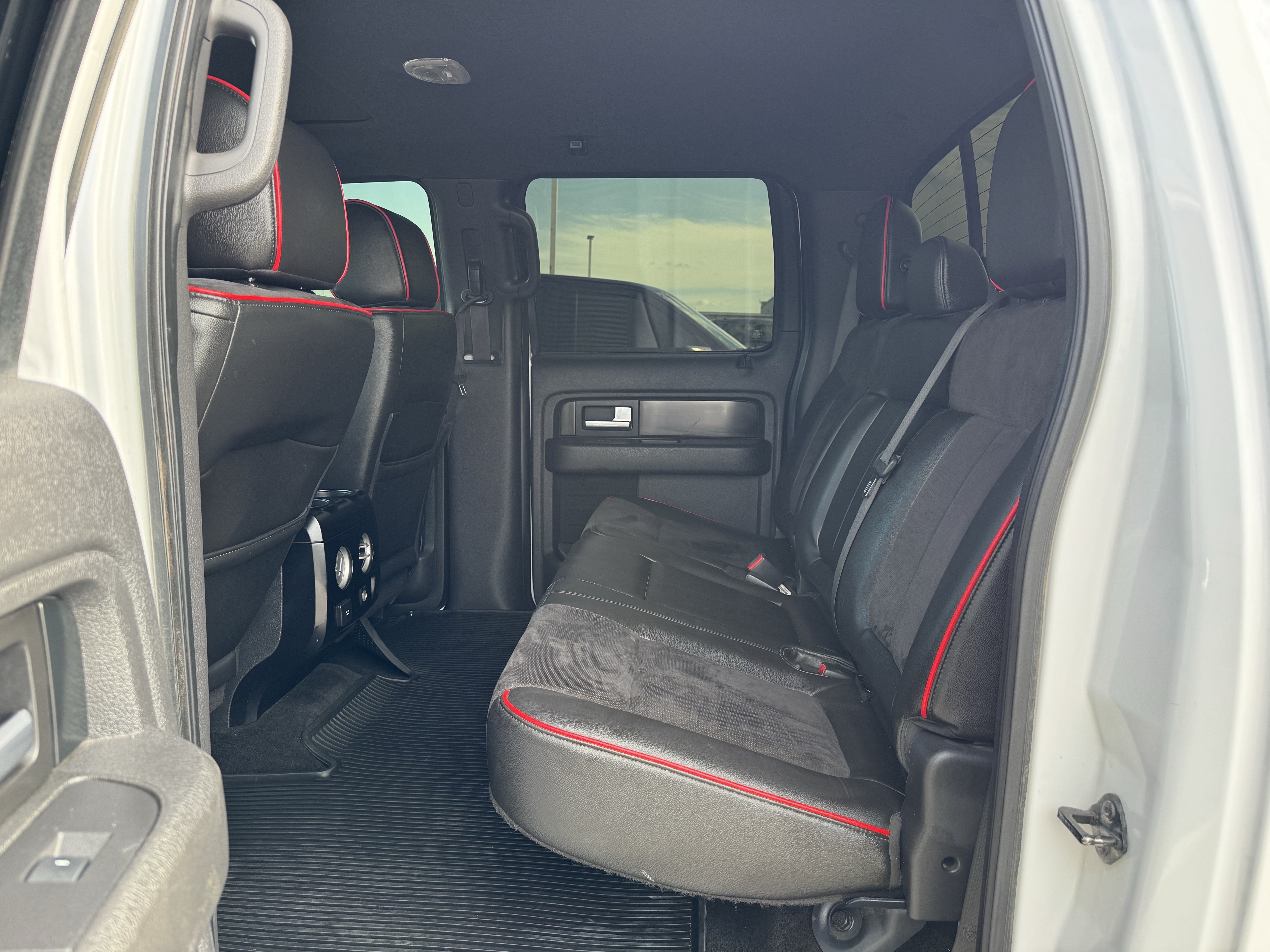 Used 2014 Ford F150 FX4 w/ Equipment Group 402A Luxury AWD/4WD image 18