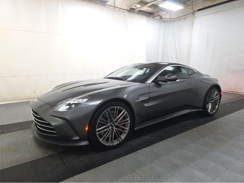Used 2025 Aston Martin V8 Vantage Coupe RWD image 3
