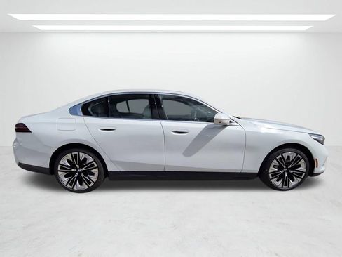 New 2026 BMW i5 eDrive40 image 3