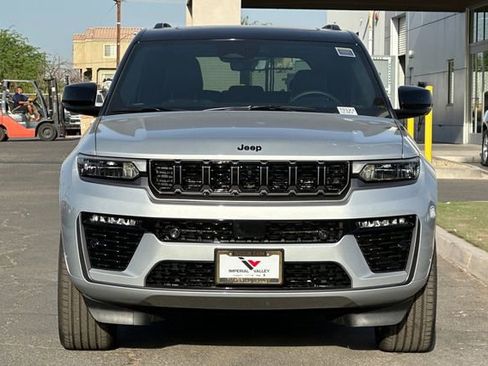 New 2026 Jeep Grand Cherokee Summit w/ Obsidian Package AWD/4WD image 8