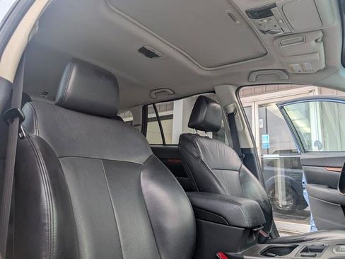 Used 2011 Subaru Outback 2.5i Limited image 24