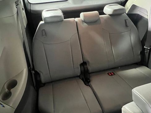 Used 2023 Toyota Sienna XLE image 31