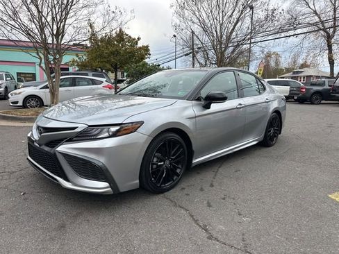 Used 2021 Toyota Camry XSE FWD image 3
