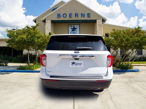 Used 2021 Ford Explorer XLT image 4