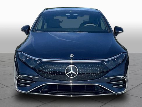 Used 2023 Mercedes-Benz EQS 580 4MATIC Sedan image 3